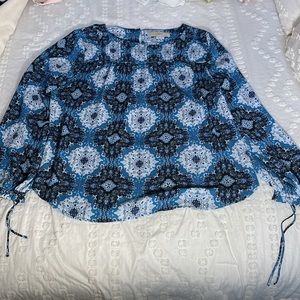Loft long sleeve blue pattered blouse. Size M. Used good condition.